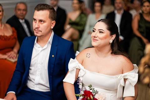 casar-casamento-wedding-cerimonia-make-noiva-noivo-araguari-vestido-maquiagem-buque-madrinha-daniel-custodio-uberlandia-festa-cerimonial-amor-aliança-video-dj-buffet-damas-love-fotografias-fotografo-minas-gerais-carro-pista-banda-cabelo-igreja-padre-reels'