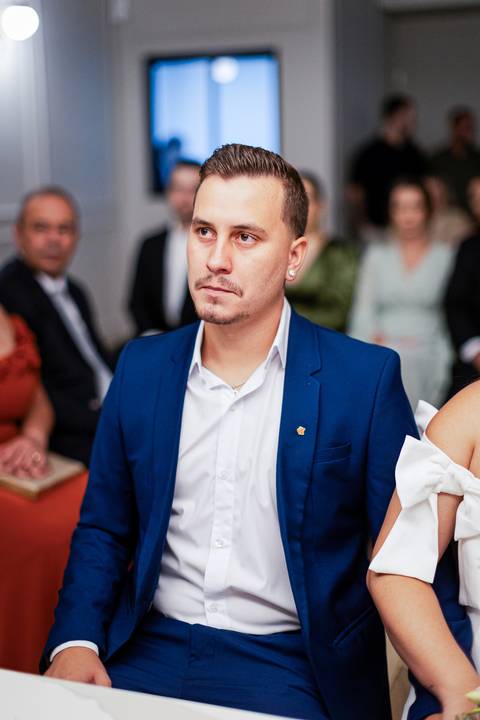 casar-casamento-wedding-cerimonia-make-noiva-noivo-araguari-vestido-maquiagem-buque-madrinha-daniel-custodio-uberlandia-festa-cerimonial-amor-aliança-video-dj-buffet-damas-love-fotografias-fotografo-minas-gerais-carro-pista-banda-cabelo-igreja-padre-reels'