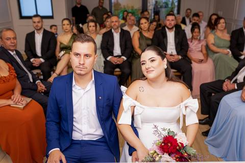 casar-casamento-wedding-cerimonia-make-noiva-noivo-araguari-vestido-maquiagem-buque-madrinha-daniel-custodio-uberlandia-festa-cerimonial-amor-aliança-video-dj-buffet-damas-love-fotografias-fotografo-minas-gerais-carro-pista-banda-cabelo-igreja-padre-reels'