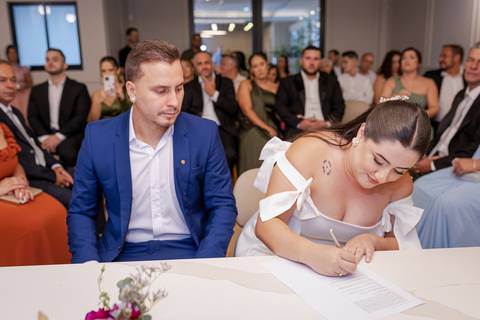 casar-casamento-wedding-cerimonia-make-noiva-noivo-araguari-vestido-maquiagem-buque-madrinha-daniel-custodio-uberlandia-festa-cerimonial-amor-aliança-video-dj-buffet-damas-love-fotografias-fotografo-minas-gerais-carro-pista-banda-cabelo-igreja-padre-reels'