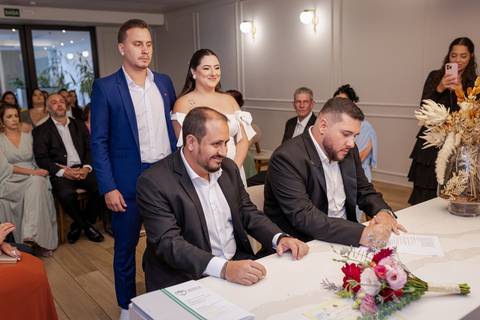 casar-casamento-wedding-cerimonia-make-noiva-noivo-araguari-vestido-maquiagem-buque-madrinha-daniel-custodio-uberlandia-festa-cerimonial-amor-aliança-video-dj-buffet-damas-love-fotografias-fotografo-minas-gerais-carro-pista-banda-cabelo-igreja-padre-reels'