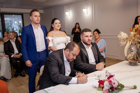 casar-casamento-wedding-cerimonia-make-noiva-noivo-araguari-vestido-maquiagem-buque-madrinha-daniel-custodio-uberlandia-festa-cerimonial-amor-aliança-video-dj-buffet-damas-love-fotografias-fotografo-minas-gerais-carro-pista-banda-cabelo-igreja-padre-reels'