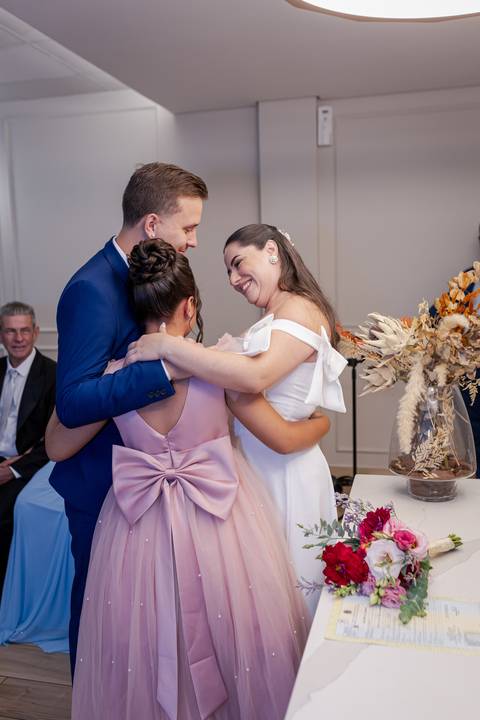 casar-casamento-wedding-cerimonia-make-noiva-noivo-araguari-vestido-maquiagem-buque-madrinha-daniel-custodio-uberlandia-festa-cerimonial-amor-aliança-video-dj-buffet-damas-love-fotografias-fotografo-minas-gerais-carro-pista-banda-cabelo-igreja-padre-reels'