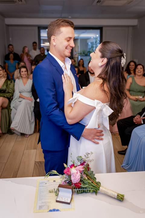 casar-casamento-wedding-cerimonia-make-noiva-noivo-araguari-vestido-maquiagem-buque-madrinha-daniel-custodio-uberlandia-festa-cerimonial-amor-aliança-video-dj-buffet-damas-love-fotografias-fotografo-minas-gerais-carro-pista-banda-cabelo-igreja-padre-reels'