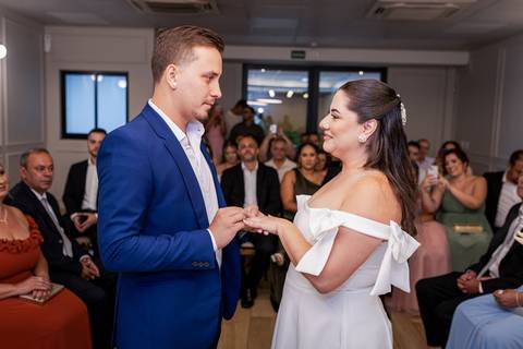 casar-casamento-wedding-cerimonia-make-noiva-noivo-araguari-vestido-maquiagem-buque-madrinha-daniel-custodio-uberlandia-festa-cerimonial-amor-aliança-video-dj-buffet-damas-love-fotografias-fotografo-minas-gerais-carro-pista-banda-cabelo-igreja-padre-reels'