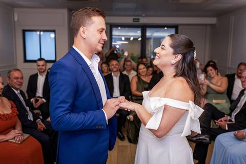 casar-casamento-wedding-cerimonia-make-noiva-noivo-araguari-vestido-maquiagem-buque-madrinha-daniel-custodio-uberlandia-festa-cerimonial-amor-aliança-video-dj-buffet-damas-love-fotografias-fotografo-minas-gerais-carro-pista-banda-cabelo-igreja-padre-reels'