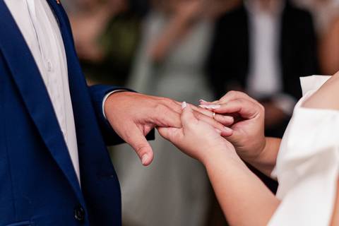 casar-casamento-wedding-cerimonia-make-noiva-noivo-araguari-vestido-maquiagem-buque-madrinha-daniel-custodio-uberlandia-festa-cerimonial-amor-aliança-video-dj-buffet-damas-love-fotografias-fotografo-minas-gerais-carro-pista-banda-cabelo-igreja-padre-reels'