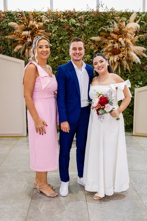 casar-casamento-wedding-cerimonia-make-noiva-noivo-araguari-vestido-maquiagem-buque-madrinha-daniel-custodio-uberlandia-festa-cerimonial-amor-aliança-video-dj-buffet-damas-love-fotografias-fotografo-minas-gerais-carro-pista-banda-cabelo-igreja-padre-reels'