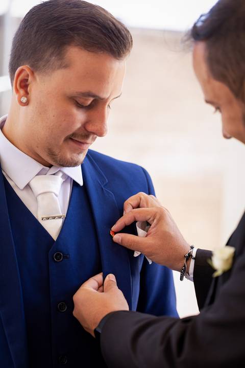 casar-casamento-wedding-cerimonia-make-noiva-noivo-araguari-vestido-maquiagem-buque-madrinha-daniel-custodio-uberlandia-festa-cerimonial-amor-aliança-video-dj-buffet-damas-love-fotografias-fotografo-minas-gerais-carro-pista-banda-cabelo-igreja-padre-reels'