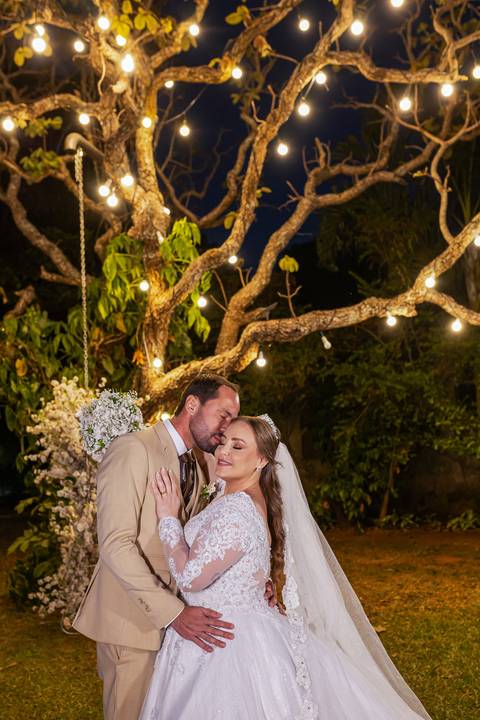 casar-casamento-wedding-cerimonia-make-noiva-noivo-araguari-vestido-maquiagem-buque-madrinha-daniel-custodio-uberlandia-festa-cerimonial-amor-aliança-video-dj-buffet-damas-love-fotografias-fotografo-minas-gerais-carro-pista-banda-cabelo-igreja-padre-reels'