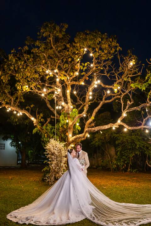 casar-casamento-wedding-cerimonia-make-noiva-noivo-araguari-vestido-maquiagem-buque-madrinha-daniel-custodio-uberlandia-festa-cerimonial-amor-aliança-video-dj-buffet-damas-love-fotografias-fotografo-minas-gerais-carro-pista-banda-cabelo-igreja-padre-reels'