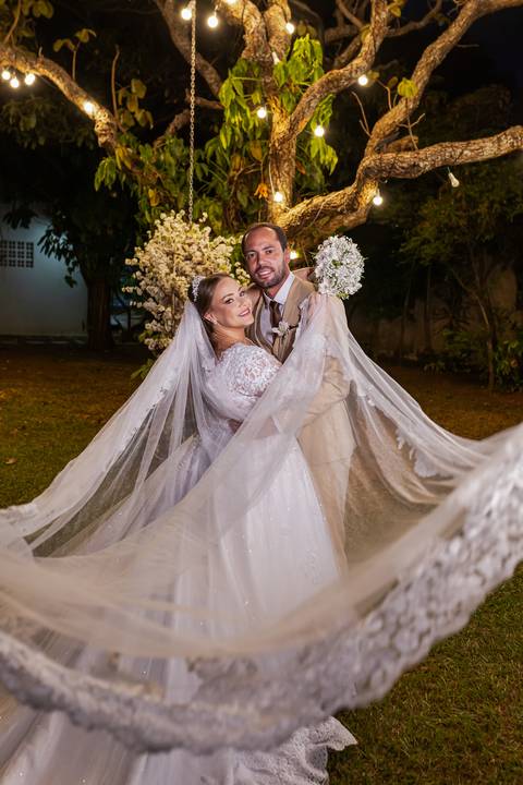 casar-casamento-wedding-cerimonia-make-noiva-noivo-araguari-vestido-maquiagem-buque-madrinha-daniel-custodio-uberlandia-festa-cerimonial-amor-aliança-video-dj-buffet-damas-love-fotografias-fotografo-minas-gerais-carro-pista-banda-cabelo-igreja-padre-reels'
