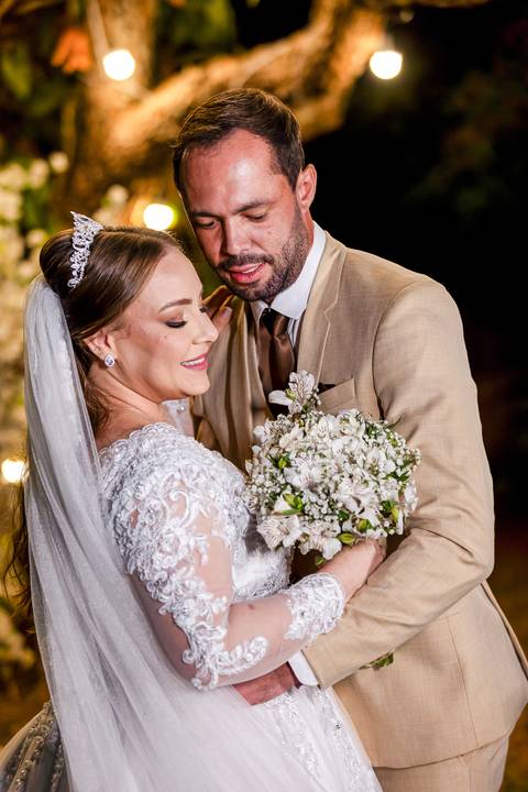 casar-casamento-wedding-cerimonia-make-noiva-noivo-araguari-vestido-maquiagem-buque-madrinha-daniel-custodio-uberlandia-festa-cerimonial-amor-aliança-video-dj-buffet-damas-love-fotografias-fotografo-minas-gerais-carro-pista-banda-cabelo-igreja-padre-reels'