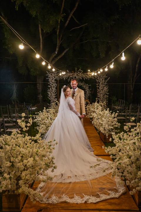 casar-casamento-wedding-cerimonia-make-noiva-noivo-araguari-vestido-maquiagem-buque-madrinha-daniel-custodio-uberlandia-festa-cerimonial-amor-aliança-video-dj-buffet-damas-love-fotografias-fotografo-minas-gerais-carro-pista-banda-cabelo-igreja-padre-reels'