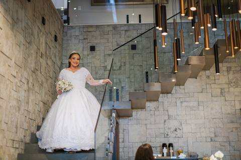 casar-casamento-wedding-cerimonia-make-noiva-noivo-araguari-vestido-maquiagem-buque-madrinha-daniel-custodio-uberlandia-festa-cerimonial-amor-aliança-video-dj-buffet-damas-love-fotografias-fotografo-minas-gerais-carro-pista-banda-cabelo-igreja-padre-reels'