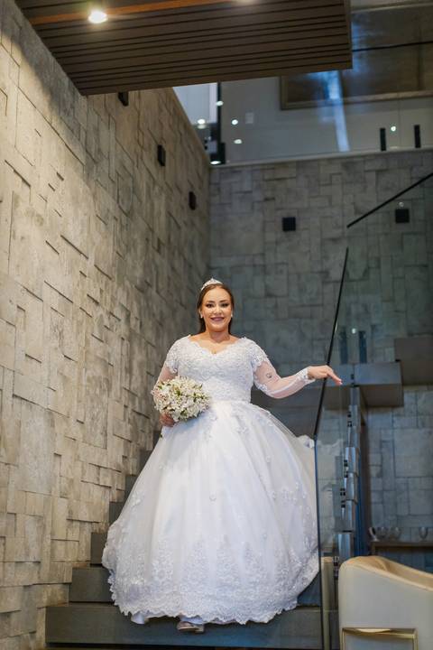 casar-casamento-wedding-cerimonia-make-noiva-noivo-araguari-vestido-maquiagem-buque-madrinha-daniel-custodio-uberlandia-festa-cerimonial-amor-aliança-video-dj-buffet-damas-love-fotografias-fotografo-minas-gerais-carro-pista-banda-cabelo-igreja-padre-reels'