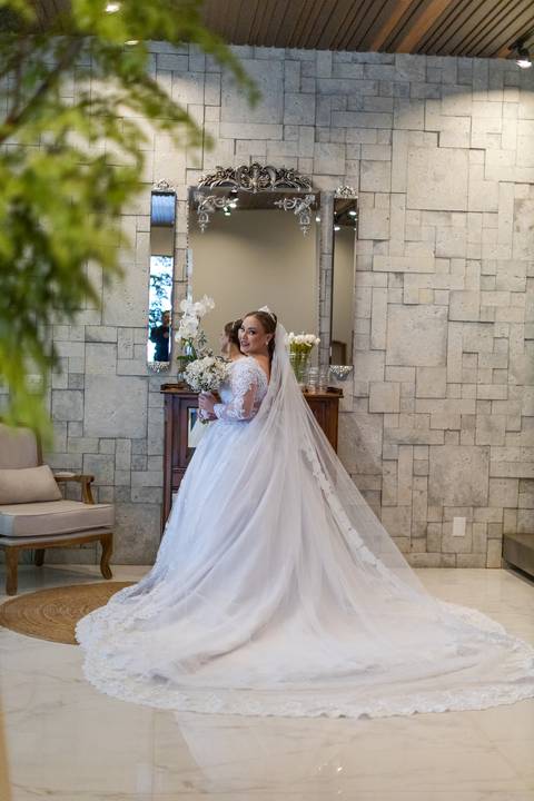 casar-casamento-wedding-cerimonia-make-noiva-noivo-araguari-vestido-maquiagem-buque-madrinha-daniel-custodio-uberlandia-festa-cerimonial-amor-aliança-video-dj-buffet-damas-love-fotografias-fotografo-minas-gerais-carro-pista-banda-cabelo-igreja-padre-reels'
