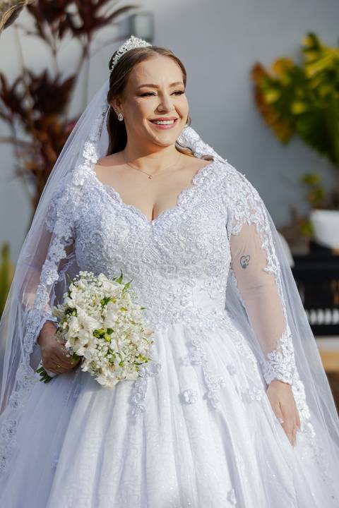 casar-casamento-wedding-cerimonia-make-noiva-noivo-araguari-vestido-maquiagem-buque-madrinha-daniel-custodio-uberlandia-festa-cerimonial-amor-aliança-video-dj-buffet-damas-love-fotografias-fotografo-minas-gerais-carro-pista-banda-cabelo-igreja-padre-reels'