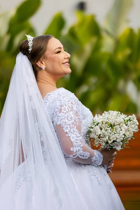 casar-casamento-wedding-cerimonia-make-noiva-noivo-araguari-vestido-maquiagem-buque-madrinha-daniel-custodio-uberlandia-festa-cerimonial-amor-aliança-video-dj-buffet-damas-love-fotografias-fotografo-minas-gerais-carro-pista-banda-cabelo-igreja-padre-reels'