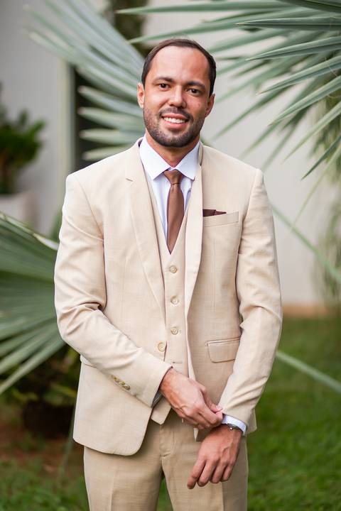 casar-casamento-wedding-cerimonia-make-noiva-noivo-araguari-vestido-maquiagem-buque-madrinha-daniel-custodio-uberlandia-festa-cerimonial-amor-aliança-video-dj-buffet-damas-love-fotografias-fotografo-minas-gerais-carro-pista-banda-cabelo-igreja-padre-reels'