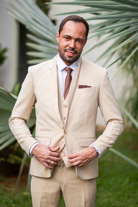 casar-casamento-wedding-cerimonia-make-noiva-noivo-araguari-vestido-maquiagem-buque-madrinha-daniel-custodio-uberlandia-festa-cerimonial-amor-aliança-video-dj-buffet-damas-love-fotografias-fotografo-minas-gerais-carro-pista-banda-cabelo-igreja-padre-reels'