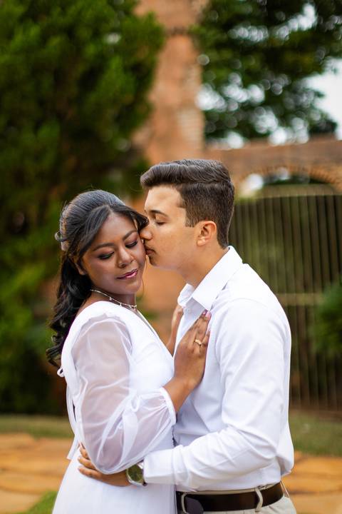 pre-wedding-ensaio-fotos-fotografias-casal-casamento-noiva-noivo-araxa-minas-gerais-daniel-custodio-uberlandia-casar-make off-padrinha-madrinho-dama-foto-cinema-amor-love-buque-criativo-viagem-love-amar-fotografo-cerimonial-igreja-chacara,festa-DJ'