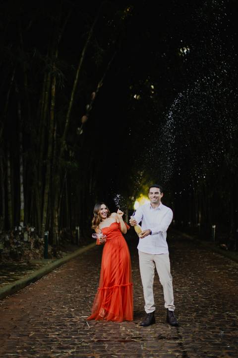pre-wedding-ensaio-fotos-fotografias-casal-casamento-noiva-noivo-araxa-minas-gerais-daniel-custodio-uberlandia-casar-make off-padrinha-madrinho-dama-foto-cinema-amor-love-buque-criativo-viagem-love-amar-fotografo-cerimonial-igreja-chacara,festa-DJ'