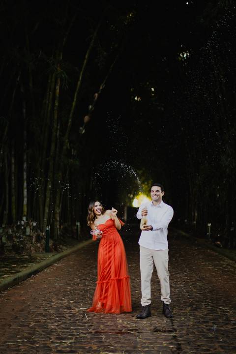 pre-wedding-ensaio-fotos-fotografias-casal-casamento-noiva-noivo-araxa-minas-gerais-daniel-custodio-uberlandia-casar-make off-padrinha-madrinho-dama-foto-cinema-amor-love-buque-criativo-viagem-love-amar-fotografo-cerimonial-igreja-chacara,festa-DJ'