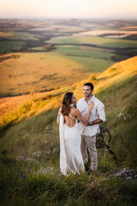 pre-wedding-ensaio-fotos-fotografias-casal-casamento-noiva-noivo-araxa-minas-gerais-daniel-custodio-uberlandia-casar-make off-padrinha-madrinho-dama-foto-cinema-amor-love-buque-criativo-viagem-love-amar-fotografo-cerimonial-igreja-chacara,festa-DJ'