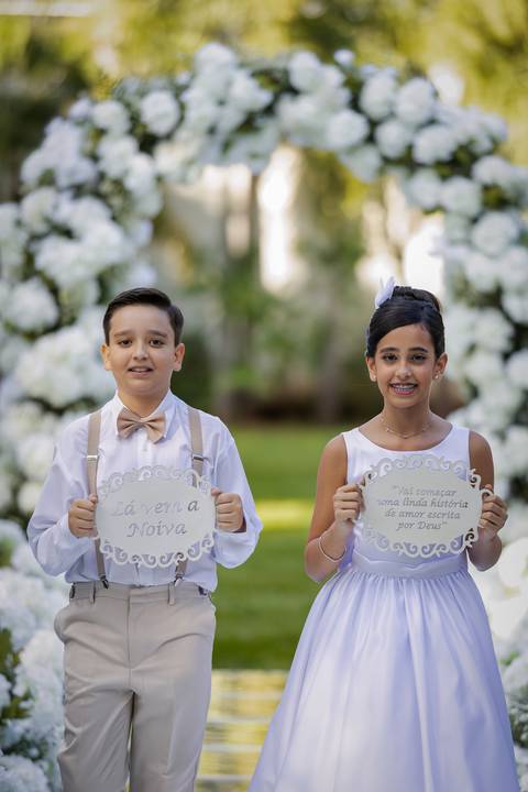casamento-casar-makepoff-noiva-vestido-espaço-buque-vestido-madrinha-padrinhos-noivo-barbearia-terno-dama-chacra-buffet-dj-banda-amor-wedding-aliança-festa-gravata-foto-fotografias-foto-daniel-custodio-uberlandia-minas-gerais'