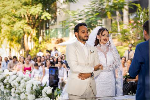 casamento-casar-makepoff-noiva-vestido-espaço-buque-vestido-madrinha-padrinhos-noivo-barbearia-terno-dama-chacra-buffet-dj-banda-amor-wedding-aliança-festa-gravata-foto-fotografias-foto-daniel-custodio-uberlandia-minas-gerais'