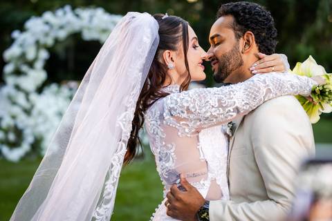 casamento-casar-makepoff-noiva-vestido-espaço-buque-vestido-madrinha-padrinhos-noivo-barbearia-terno-dama-chacra-buffet-dj-banda-amor-wedding-aliança-festa-gravata-foto-fotografias-foto-daniel-custodio-uberlandia-minas-gerais'