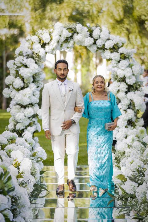 casamento-casar-makepoff-noiva-vestido-espaço-buque-vestido-madrinha-padrinhos-noivo-barbearia-terno-dama-chacra-buffet-dj-banda-amor-wedding-aliança-festa-gravata-foto-fotografias-foto-daniel-custodio-uberlandia-minas-gerais'