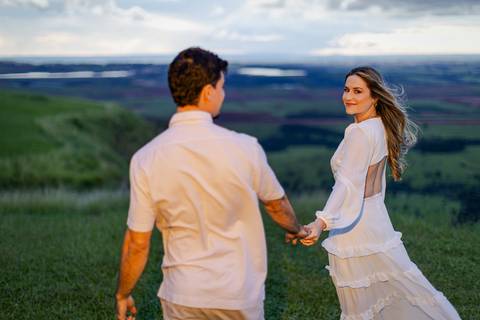 pre-wedding-ensaio-fotos-fotografias-casal-casamento-noiva-noivo-araxa-minas-gerais-daniel-custodio-uberlandia-casar-make off-padrinha-madrinho-dama-foto-cinema-amor-love-buque-criativo-viagem-love-amar-fotografo-cerimonial-igreja-chacara,festa-DJ'