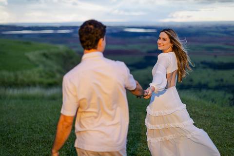 pre-wedding-ensaio-fotos-fotografias-casal-casamento-noiva-noivo-araxa-minas-gerais-daniel-custodio-uberlandia-casar-make off-padrinha-madrinho-dama-foto-cinema-amor-love-buque-criativo-viagem-love-amar-fotografo-cerimonial-igreja-chacara,festa-DJ'