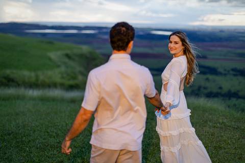 pre-wedding-ensaio-fotos-fotografias-casal-casamento-noiva-noivo-araxa-minas-gerais-daniel-custodio-uberlandia-casar-make off-padrinha-madrinho-dama-foto-cinema-amor-love-buque-criativo-viagem-love-amar-fotografo-cerimonial-igreja-chacara,festa-DJ'