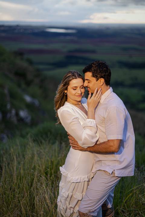 pre-wedding-ensaio-fotos-fotografias-casal-casamento-noiva-noivo-araxa-minas-gerais-daniel-custodio-uberlandia-casar-make off-padrinha-madrinho-dama-foto-cinema-amor-love-buque-criativo-viagem-love-amar-fotografo-cerimonial-igreja-chacara,festa-DJ'