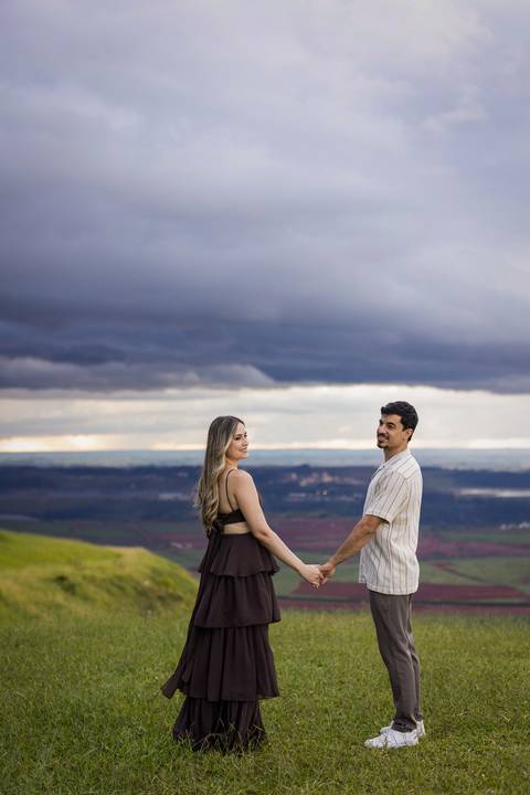 pre-wedding-ensaio-fotos-fotografias-casal-casamento-noiva-noivo-araxa-minas-gerais-daniel-custodio-uberlandia-casar-make off-padrinha-madrinho-dama-foto-cinema-amor-love-buque-criativo-viagem-love-amar-fotografo-cerimonial-igreja-chacara,festa-DJ'