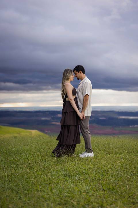 pre-wedding-ensaio-fotos-fotografias-casal-casamento-noiva-noivo-araxa-minas-gerais-daniel-custodio-uberlandia-casar-make off-padrinha-madrinho-dama-foto-cinema-amor-love-buque-criativo-viagem-love-amar-fotografo-cerimonial-igreja-chacara,festa-DJ'