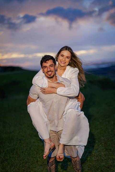 pre-wedding-ensaio-fotos-fotografias-casal-casamento-noiva-noivo-araxa-minas-gerais-daniel-custodio-uberlandia-casar-make off-padrinha-madrinho-dama-foto-cinema-amor-love-buque-criativo-viagem-love-amar-fotografo-cerimonial-igreja-chacara,festa-DJ'