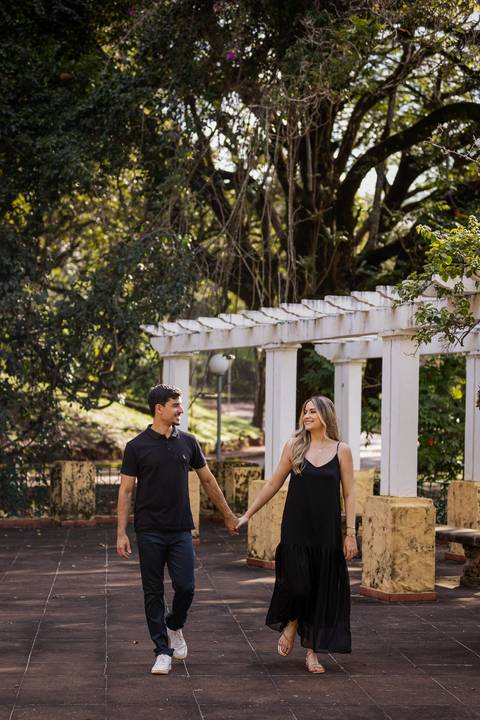 pre-wedding-ensaio-fotos-fotografias-casal-casamento-noiva-noivo-araxa-minas-gerais-daniel-custodio-uberlandia-casar-make off-padrinha-madrinho-dama-foto-cinema-amor-love-buque-criativo-viagem-love-amar-fotografo-cerimonial-igreja-chacara,festa-DJ'