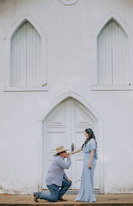 pre-wedding-camila-e-pablo-uberlandia-floresta-do-lobo-fernanda-naves-estação-ensaio-com-cavalos'