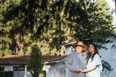 pre-wedding-camila-e-pablo-uberlandia-floresta-do-lobo-fernanda-naves-estação-ensaio-com-cavalos'