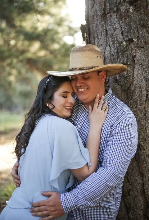 pre-wedding-camila-e-pablo-uberlandia-floresta-do-lobo-fernanda-naves-estação-ensaio-com-cavalos'