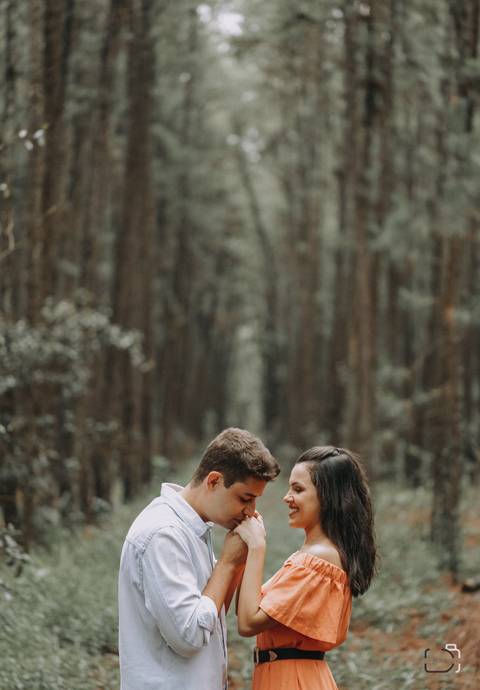 pre-wedding-florestadolobo-ensaiodecasal-wedding-fotosemuberlandia-fotografoemuberlandia-danielcustodiofotografo-fotografodecasamentoemuberlandia-uberlandiafotgrafo-namoro-casalensaiodefotos-fotosdenamorados-casamentointimista-uberaba-love-minasgerais'