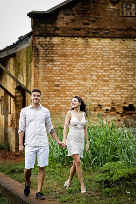 pre-wedding-florestadolobo-ensaiodecasal-wedding-fotosemuberlandia-fotografoemuberlandia-danielcustodiofotografo-fotografodecasamentoemuberlandia-uberlandiafotgrafo-namoro-casalensaiodefotos-fotosdenamorados-casamentointimista-uberaba-love-minasgerais'