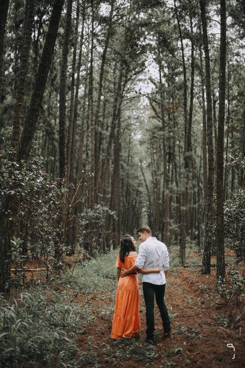 pre-wedding-florestadolobo-ensaiodecasal-wedding-fotosemuberlandia-fotografoemuberlandia-danielcustodiofotografo-fotografodecasamentoemuberlandia-uberlandiafotgrafo-namoro-casalensaiodefotos-fotosdenamorados-casamentointimista-uberaba-love-minasgerais'