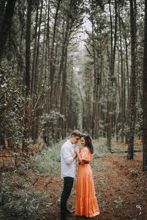 pre-wedding-florestadolobo-ensaiodecasal-wedding-fotosemuberlandia-fotografoemuberlandia-danielcustodiofotografo-fotografodecasamentoemuberlandia-uberlandiafotgrafo-namoro-casalensaiodefotos-fotosdenamorados-casamentointimista-uberaba-love-minasgerais'