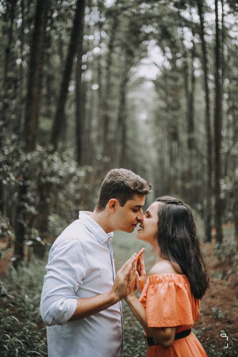 pre-wedding-florestadolobo-ensaiodecasal-wedding-fotosemuberlandia-fotografoemuberlandia-danielcustodiofotografo-fotografodecasamentoemuberlandia-uberlandiafotgrafo-namoro-casalensaiodefotos-fotosdenamorados-casamentointimista-uberaba-love-minasgerais'