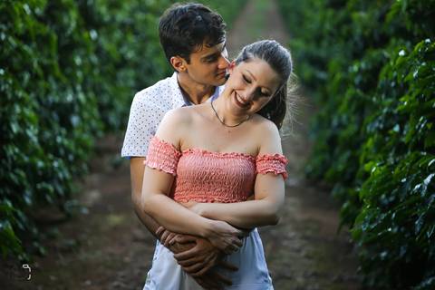 prewedding-ensaio-casamentoemuberlandia-ensaiodecasal-danielcustodiofotografo-fotografoemuberlandia-casamento-noivaemuberlandia-araguari-minicasamento-makenoiva-casamentonocampo-noivado-noiva2023-noivado-pedidodecasamento-aliança-ensaiocriativo-fotografo-'